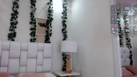 Mia online show from August 2, 11:24 am