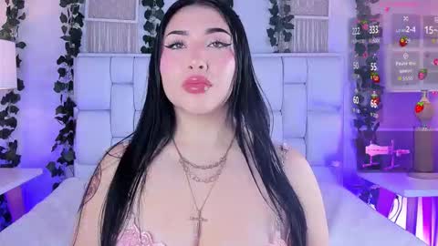 Mia online show from December 14, 12:00 pm