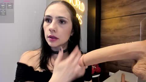 Snapshot of miaa_monrroee_ chatting on October 12, 11:34 am Mia online show from October 12, 11:34 am