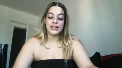 Mia Moji online show from June 24, 1:54 pm