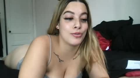 Mia Moji online show from July 6, 3:03 pm