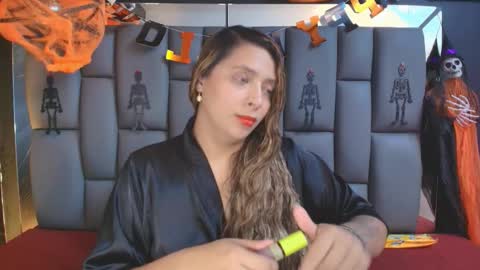 Mia online show from October 21, 12:09 pm