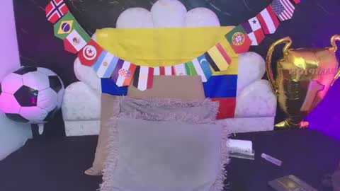 Mia online show from July 4, 12:12 pm