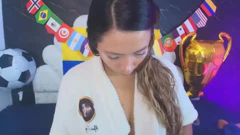 Mia online show from June 24, 12:04 pm