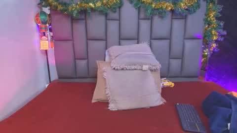 Mia online show from November 29, 12:09 pm