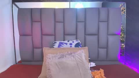 Mia online show from November 27, 12:08 pm