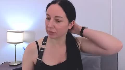 Mia online show from June 10, 6:17 pm