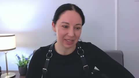 Mia online show from June 14, 6:36 am