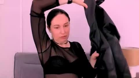 Mia online show from April 29, 4:53 pm