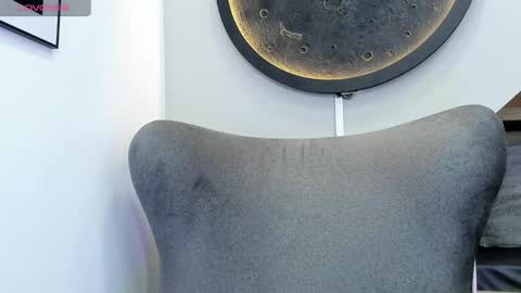 Mia online show from March 18, 1:27 pm