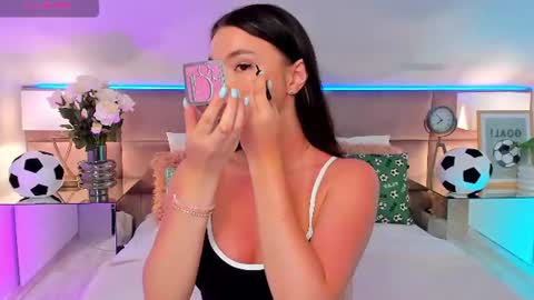 Mia online show from June 19, 7:17 pm