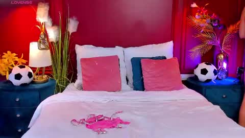 Mia online show from July 9, 5:32 am