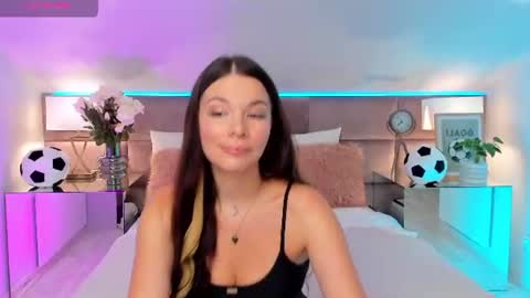 Mia online show from June 28, 7:09 pm