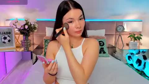Mia online show from June 12, 7:22 pm