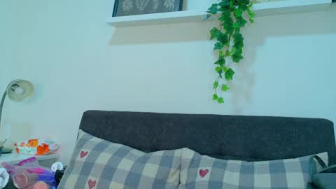 miaanderson__ online show from April 6, 1:12 pm