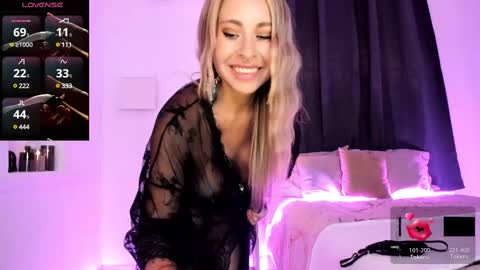 Snapshot of miaangel_ chatting on February 13, 4:28 pm Mia Angel online show from February 13, 4:28 pm