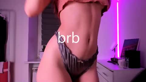 mia online show from June 22, 3:25 am