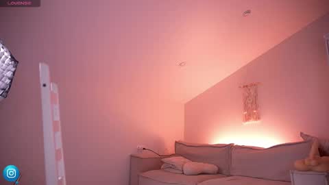 miablueye online show from September 18, 4:16 pm