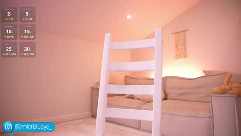 miablueye online show from October 19, 10:23 pm