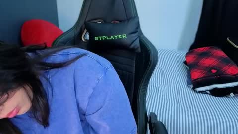 Mia online show from March 16, 1:30 am