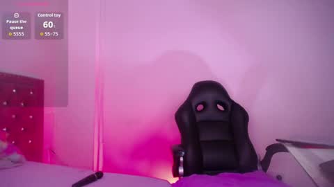 mia online show from May 2, 3:54 am