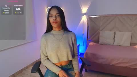 Mia online show from October 3, 3:00 am