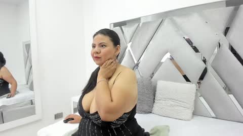 Snapshot of miah_bigboobs chatting on January 15, 11:43 am Miah Collins online show from January 15, 11:43 am