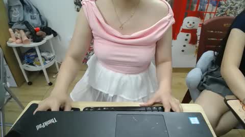 Mia online show from December 1, 1:25 pm