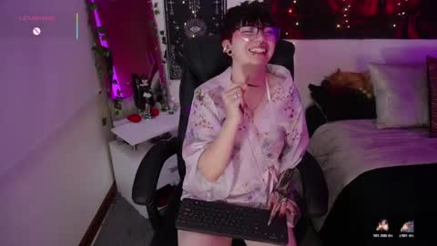 Lili online show from May 5, 5:32 am