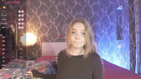 Mia online show from March 12, 5:04 pm