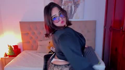 mia miller online show from November 25, 1:19 am