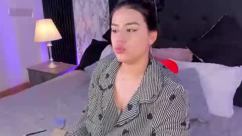 Mia   -5 7001400 Follow  online show from June 28, 12:34 pm