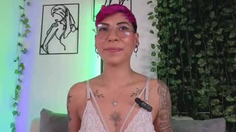 Mia Morgann online show from December 20, 4:44 pm