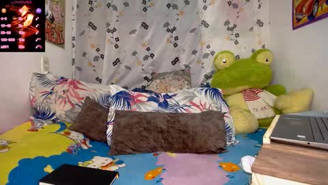 Snapshot of miamorou chatting on October 8, 4:22 pm Mia online show from October 8, 4:22 pm