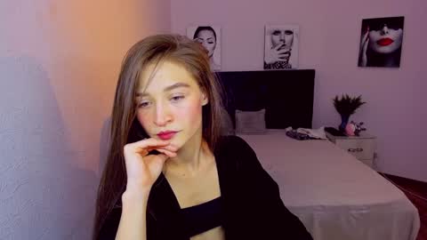 Snapshot of miapaw chatting on December 25, 6:30 pm Mia online show from December 25, 6:30 pm