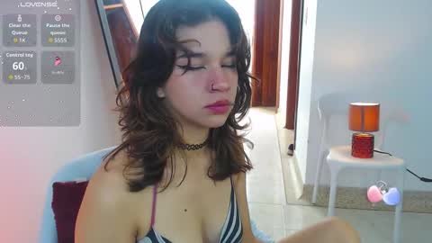 Snapshot of miascarlet_16 chatting on October 11, 1:58 pm miascarlet_16 online show from October 11, 1:58 pm