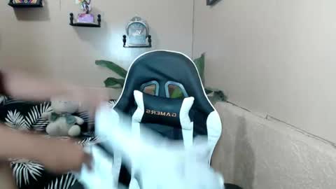 mia online show from July 7, 9:46 am