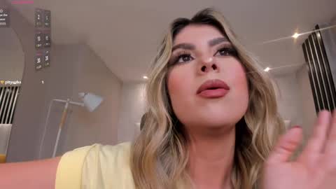 Mia Silva online show from May 8, 11:46 am