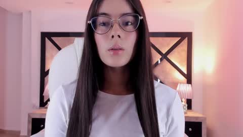 Snapshot of miasilverr chatting on March 3, 8:39 pm Mia online show from March 3, 8:39 pm