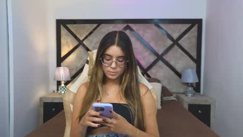Mia online show from June 26, 7:48 pm