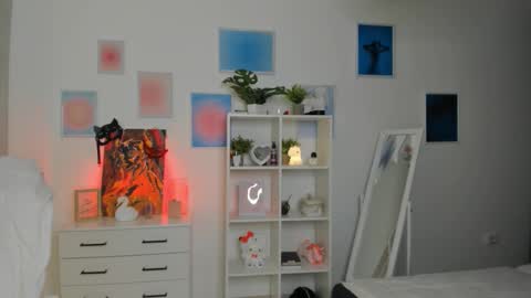 Mia online show from October 25, 5:37 am