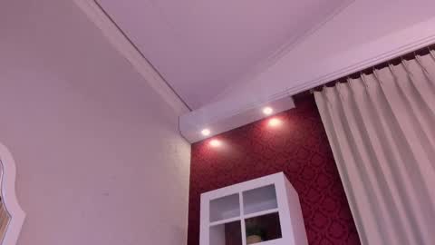 Snapshot of miawoderfull chatting on March 5, 3:18 am Mia online show from March 5, 3:18 am