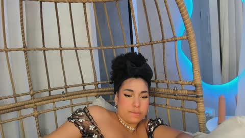 Snapshot of miawoderfull chatting on February 6, 9:43 am Mia online show from February 6, 9:43 am