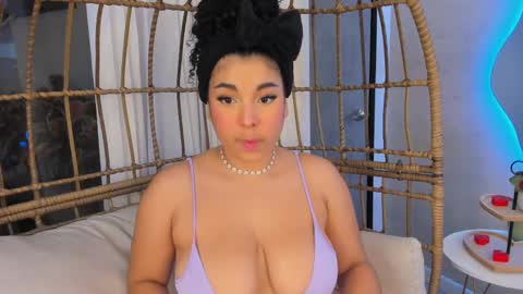 Snapshot of miawoderfull chatting on February 18, 3:21 am Mia online show from February 18, 3:21 am