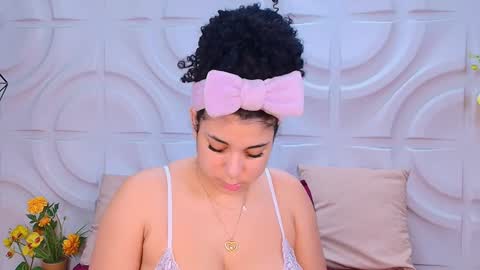 Snapshot of miawoderfull chatting on January 27, 5:47 am Mia online show from January 27, 5:47 am