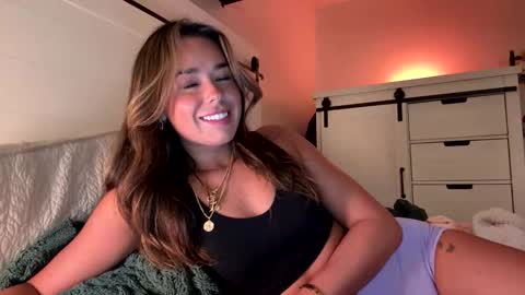 Mia online show from November 21, 8:22 pm