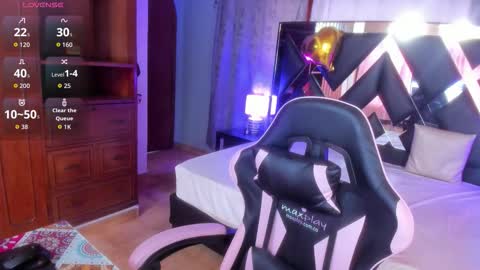 Michell  online show from March 14, 7:04 pm