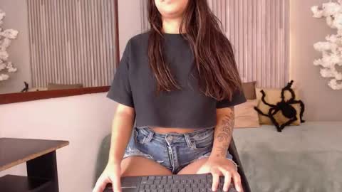 Snapshot of michellee_20 chatting on October 19, 12:51 pm Michelle online show from October 19, 12:51 pm