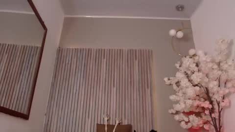 Snapshot of michellee_20 chatting on October 15, 3:36 pm Michelle online show from October 15, 3:36 pm