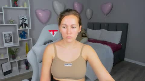 MichelleOrtis online show from February 22, 6:25 am